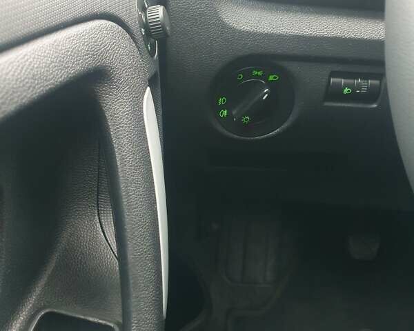 Бежевый Шкода Фабия, объемом двигателя 1.4 л и пробегом 190 тыс. км за 5750 $, фото 51 на Automoto.ua