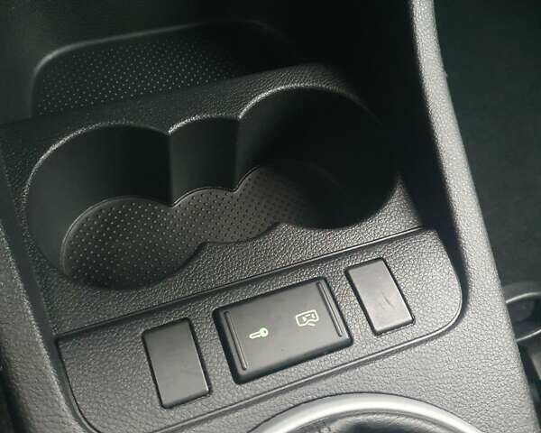 Бежевый Шкода Фабия, объемом двигателя 1.4 л и пробегом 190 тыс. км за 5750 $, фото 57 на Automoto.ua