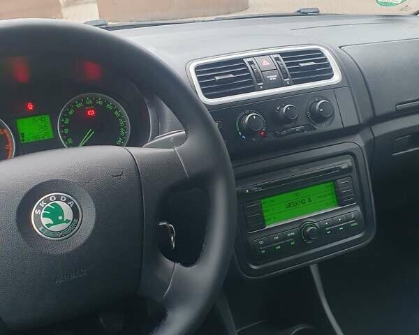 Бежевый Шкода Фабия, объемом двигателя 1.4 л и пробегом 190 тыс. км за 5750 $, фото 48 на Automoto.ua