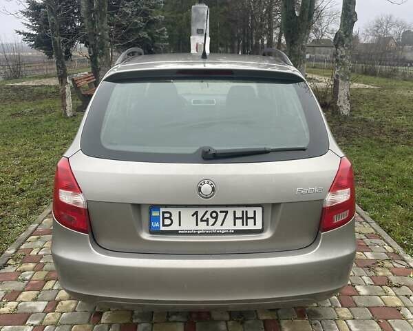 Бежевий Шкода Фабія, об'ємом двигуна 1.6 л та пробігом 225 тис. км за 6000 $, фото 2 на Automoto.ua
