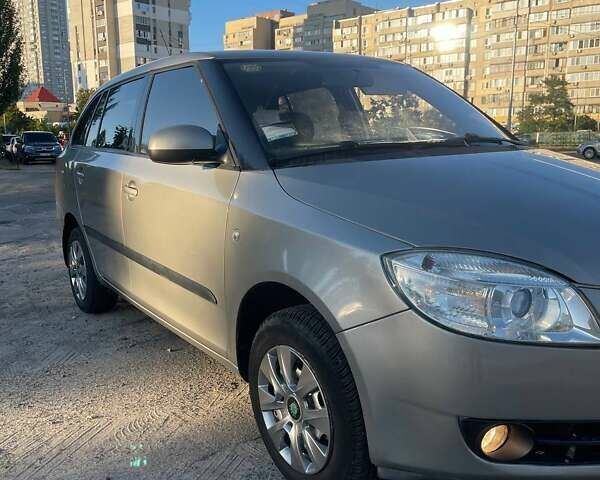Бежевый Шкода Фабия, объемом двигателя 1.2 л и пробегом 231 тыс. км за 4400 $, фото 3 на Automoto.ua