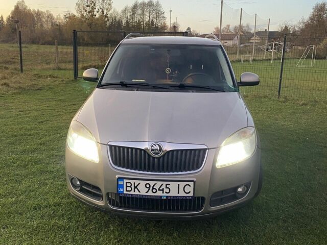 Бежевый Шкода Фабия, объемом двигателя 1.4 л и пробегом 310 тыс. км за 4200 $, фото 16 на Automoto.ua