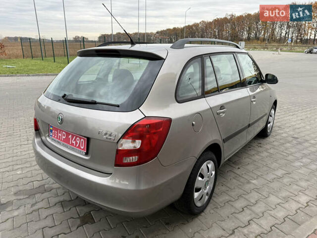 Бежевый Шкода Фабия, объемом двигателя 1.6 л и пробегом 190 тыс. км за 5850 $, фото 4 на Automoto.ua
