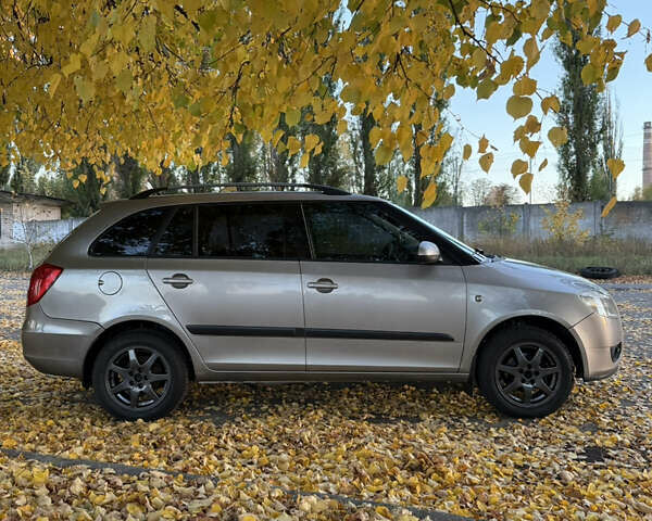 Бежевый Шкода Фабия, объемом двигателя 1.39 л и пробегом 215 тыс. км за 6299 $, фото 7 на Automoto.ua