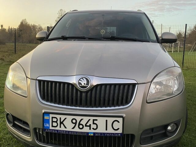 Бежевый Шкода Фабия, объемом двигателя 1.4 л и пробегом 310 тыс. км за 4200 $, фото 18 на Automoto.ua