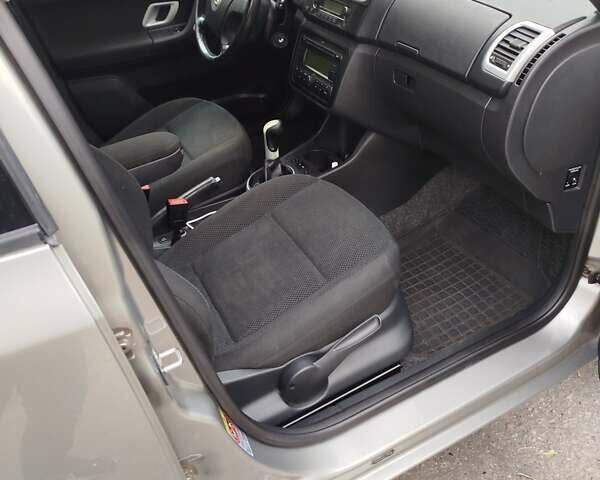 Бежевий Шкода Фабія, об'ємом двигуна 1.6 л та пробігом 225 тис. км за 5400 $, фото 2 на Automoto.ua