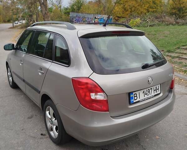 Бежевий Шкода Фабія, об'ємом двигуна 1.6 л та пробігом 225 тис. км за 5400 $, фото 4 на Automoto.ua