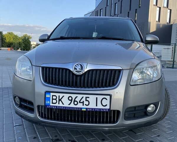 Бежевый Шкода Фабия, объемом двигателя 1.42 л и пробегом 305 тыс. км за 5300 $, фото 6 на Automoto.ua
