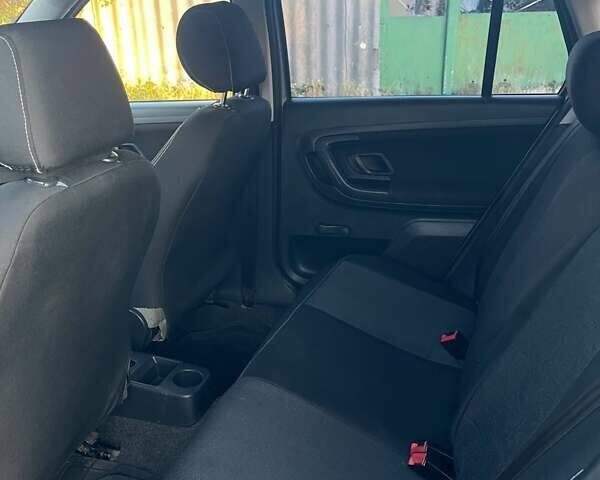 Бежевый Шкода Фабия, объемом двигателя 1.2 л и пробегом 198 тыс. км за 4500 $, фото 12 на Automoto.ua