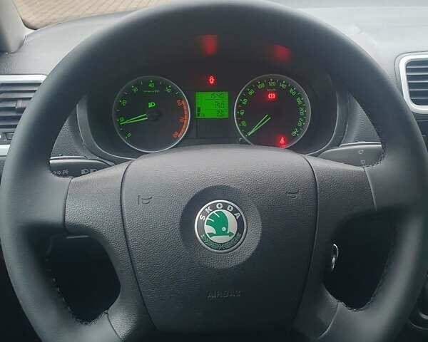 Бежевый Шкода Фабия, объемом двигателя 1.4 л и пробегом 190 тыс. км за 5750 $, фото 52 на Automoto.ua