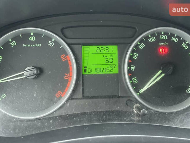 Бежевый Шкода Фабия, объемом двигателя 1.6 л и пробегом 186 тыс. км за 5750 $, фото 11 на Automoto.ua