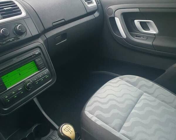 Бежевый Шкода Фабия, объемом двигателя 1.4 л и пробегом 190 тыс. км за 5750 $, фото 53 на Automoto.ua