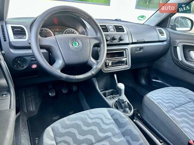 Бежевый Шкода Фабия, объемом двигателя 1.4 л и пробегом 180 тыс. км за 5700 $, фото 8 на Automoto.ua