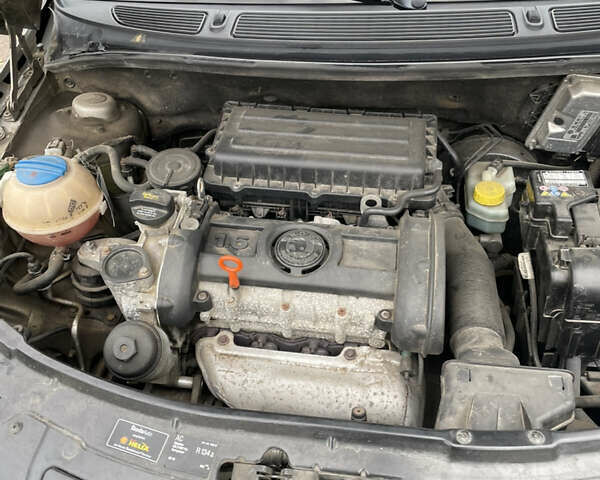 Бежевый Шкода Фабия, объемом двигателя 1.6 л и пробегом 225 тыс. км за 5750 $, фото 11 на Automoto.ua