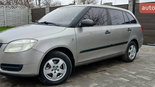 Бежевий Шкода Фабія, об'ємом двигуна 1.2 л та пробігом 195 тис. км за 4300 $, фото 1 на Automoto.ua