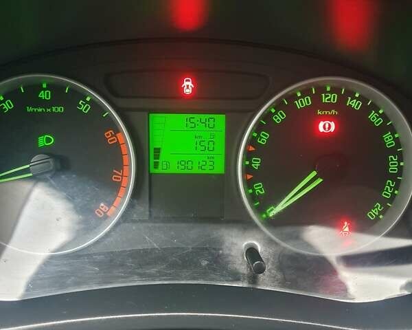 Бежевый Шкода Фабия, объемом двигателя 1.4 л и пробегом 190 тыс. км за 5750 $, фото 49 на Automoto.ua