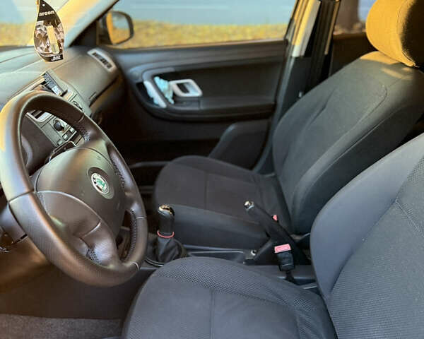 Бежевый Шкода Фабия, объемом двигателя 1.39 л и пробегом 215 тыс. км за 6299 $, фото 16 на Automoto.ua