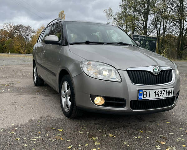 Бежевый Шкода Фабия, объемом двигателя 1.6 л и пробегом 225 тыс. км за 5750 $, фото 22 на Automoto.ua