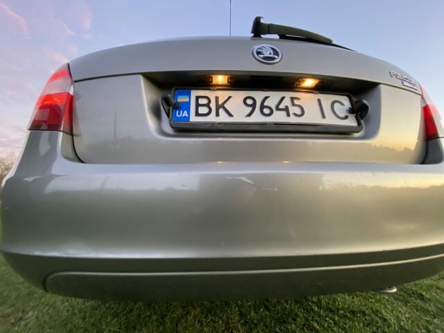 Бежевый Шкода Фабия, объемом двигателя 1.4 л и пробегом 310 тыс. км за 4200 $, фото 2 на Automoto.ua