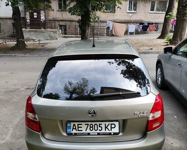 Бежевый Шкода Фабия, объемом двигателя 1.2 л и пробегом 198 тыс. км за 4500 $, фото 2 на Automoto.ua