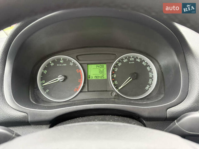 Бежевый Шкода Фабия, объемом двигателя 1.6 л и пробегом 190 тыс. км за 5850 $, фото 12 на Automoto.ua