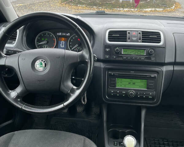 Бежевый Шкода Фабия, объемом двигателя 1.6 л и пробегом 225 тыс. км за 5750 $, фото 14 на Automoto.ua