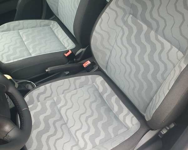 Бежевый Шкода Фабия, объемом двигателя 1.4 л и пробегом 190 тыс. км за 5750 $, фото 36 на Automoto.ua