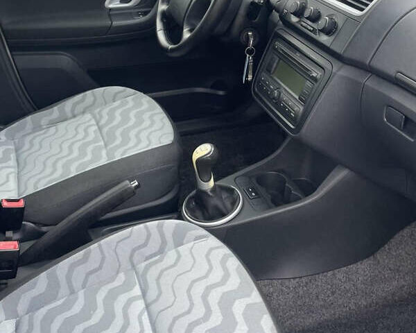 Бежевый Шкода Фабия, объемом двигателя 1.6 л и пробегом 186 тыс. км за 5750 $, фото 8 на Automoto.ua