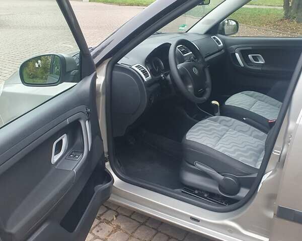 Бежевый Шкода Фабия, объемом двигателя 1.4 л и пробегом 190 тыс. км за 5750 $, фото 35 на Automoto.ua