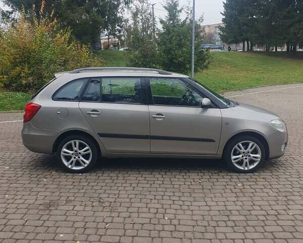 Бежевый Шкода Фабия, объемом двигателя 1.4 л и пробегом 190 тыс. км за 5750 $, фото 3 на Automoto.ua