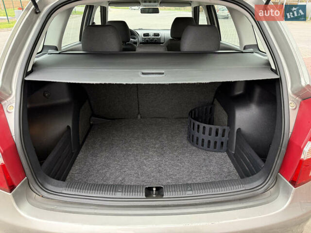 Бежевый Шкода Фабия, объемом двигателя 1.6 л и пробегом 190 тыс. км за 5850 $, фото 13 на Automoto.ua