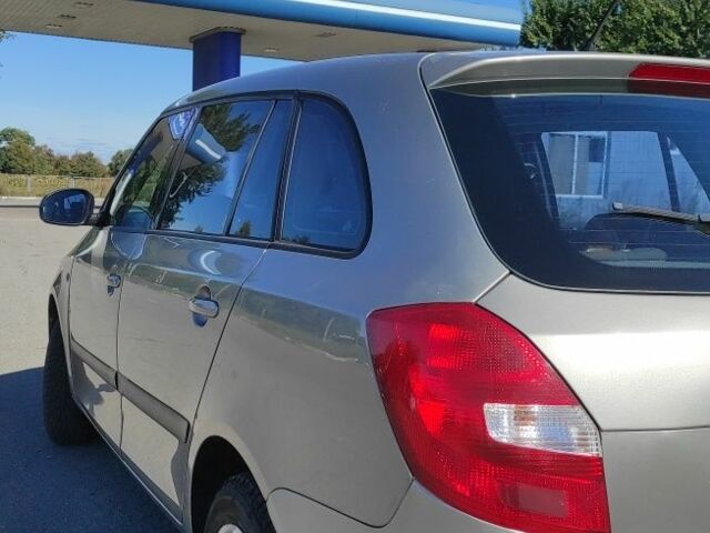 Бежевый Шкода Фабия, объемом двигателя 0 л и пробегом 202 тыс. км за 4600 $, фото 6 на Automoto.ua