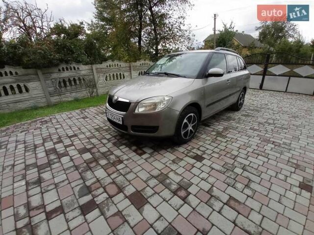 Бежевий Шкода Фабія, об'ємом двигуна 1.2 л та пробігом 314 тис. км за 4000 $, фото 1 на Automoto.ua