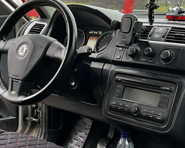 Бежевый Шкода Фабия, объемом двигателя 1.39 л и пробегом 139 тыс. км за 6300 $, фото 7 на Automoto.ua