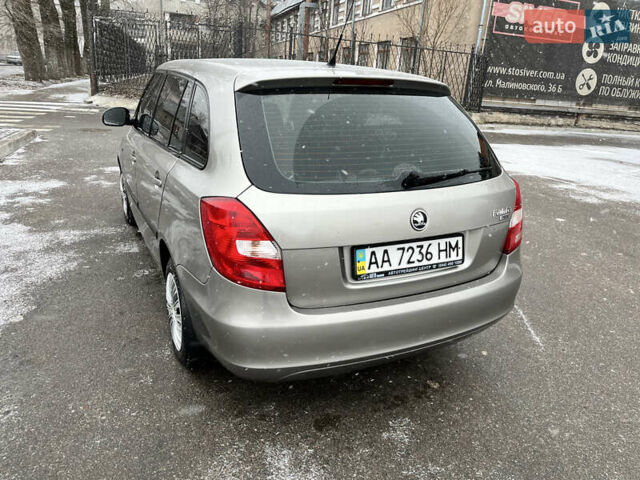 Бежевый Шкода Фабия, объемом двигателя 1.6 л и пробегом 272 тыс. км за 4400 $, фото 4 на Automoto.ua