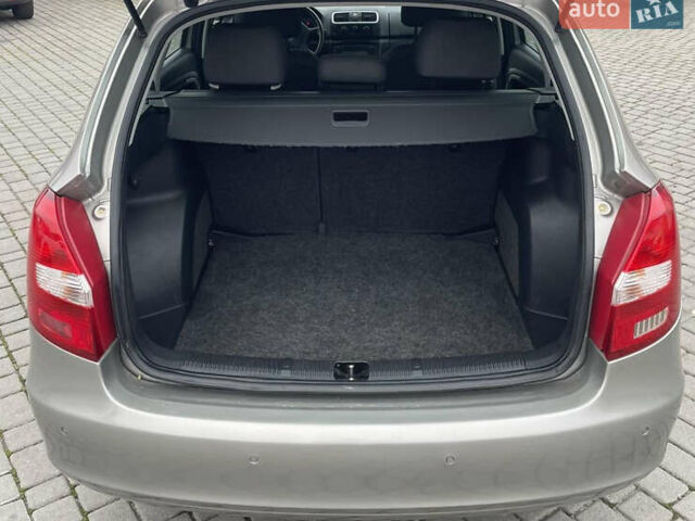 Бежевый Шкода Фабия, объемом двигателя 1.6 л и пробегом 186 тыс. км за 5750 $, фото 7 на Automoto.ua