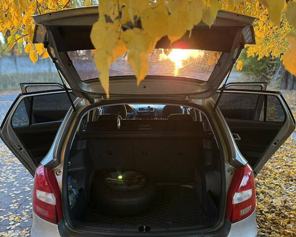 Бежевый Шкода Фабия, объемом двигателя 1.39 л и пробегом 215 тыс. км за 6299 $, фото 19 на Automoto.ua