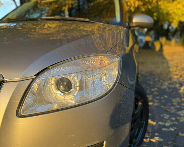 Бежевый Шкода Фабия, объемом двигателя 1.39 л и пробегом 215 тыс. км за 6299 $, фото 2 на Automoto.ua