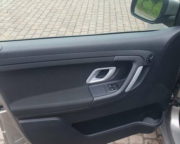 Бежевый Шкода Фабия, объемом двигателя 1.4 л и пробегом 190 тыс. км за 5750 $, фото 37 на Automoto.ua