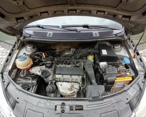 Бежевий Шкода Фабія, об'ємом двигуна 1.2 л та пробігом 314 тис. км за 4000 $, фото 12 на Automoto.ua
