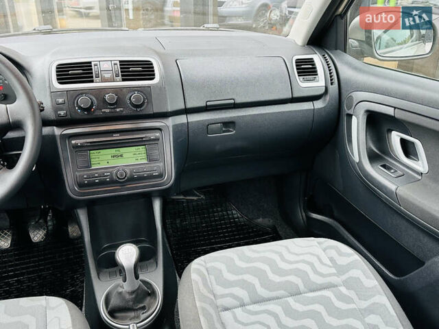 Бежевий Шкода Фабія, об'ємом двигуна 1.4 л та пробігом 196 тис. км за 5600 $, фото 20 на Automoto.ua
