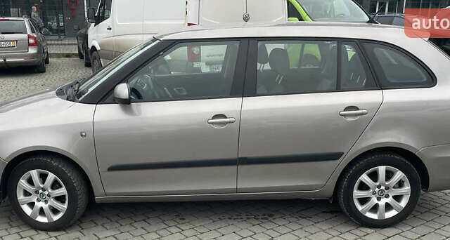 Бежевый Шкода Фабия, объемом двигателя 1.6 л и пробегом 186 тыс. км за 5750 $, фото 4 на Automoto.ua