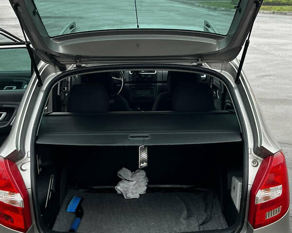 Бежевый Шкода Фабия, объемом двигателя 1.39 л и пробегом 139 тыс. км за 6300 $, фото 13 на Automoto.ua