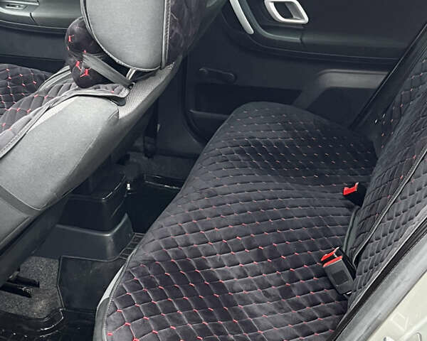 Бежевый Шкода Фабия, объемом двигателя 1.39 л и пробегом 139 тыс. км за 6300 $, фото 10 на Automoto.ua