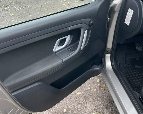 Бежевый Шкода Фабия, объемом двигателя 1.6 л и пробегом 225 тыс. км за 5750 $, фото 15 на Automoto.ua