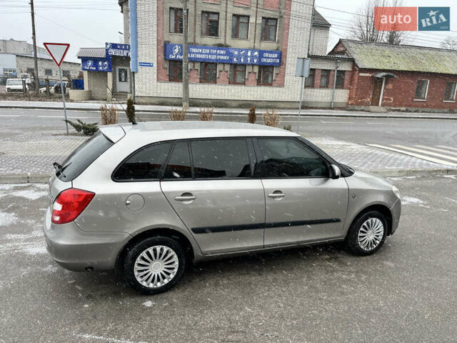 Бежевый Шкода Фабия, объемом двигателя 1.6 л и пробегом 272 тыс. км за 4400 $, фото 1 на Automoto.ua