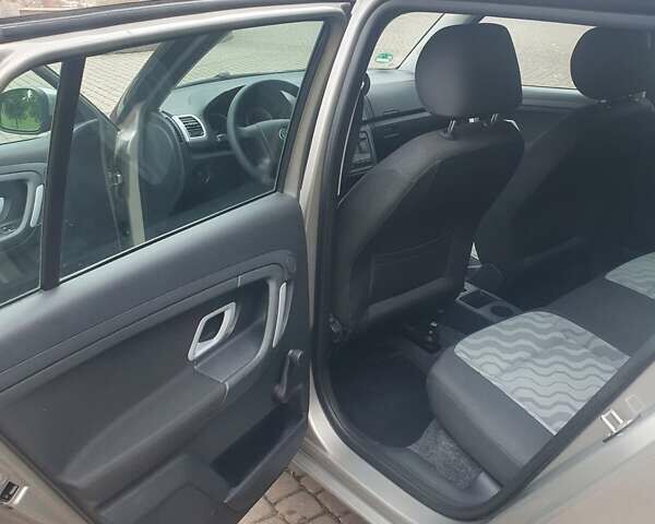 Бежевый Шкода Фабия, объемом двигателя 1.4 л и пробегом 190 тыс. км за 5750 $, фото 34 на Automoto.ua