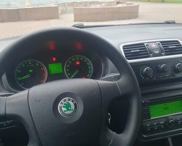 Бежевый Шкода Фабия, объемом двигателя 1.4 л и пробегом 190 тыс. км за 5750 $, фото 47 на Automoto.ua