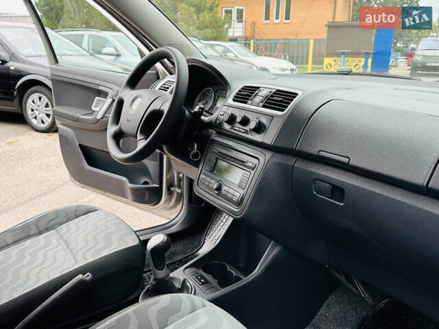 Бежевий Шкода Фабія, об'ємом двигуна 1.4 л та пробігом 196 тис. км за 5600 $, фото 26 на Automoto.ua