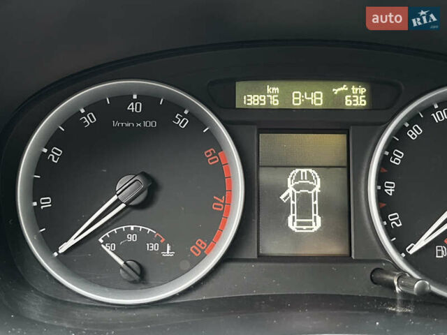 Бежевый Шкода Фабия, объемом двигателя 1.39 л и пробегом 139 тыс. км за 6300 $, фото 6 на Automoto.ua